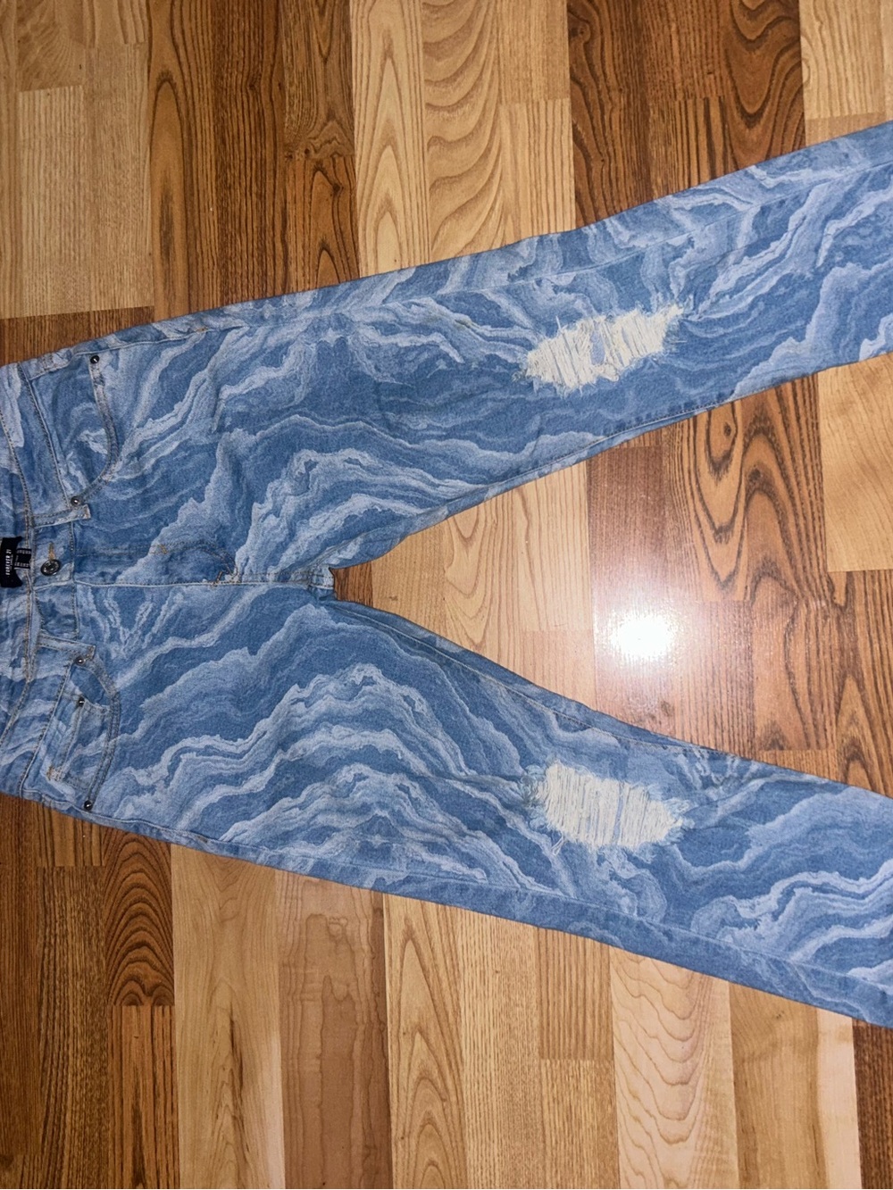 Forever 21 Men's Blue Marble-Pattern Skinny Jeans with Distressed Knees